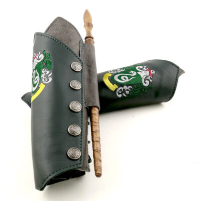 Men's Dueling Bracers : Snake Crest